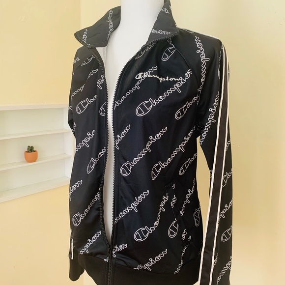 CHAMPION - Picture 2 of 7